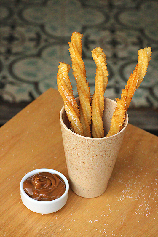 churro espanhol com dip doce de leite Buena Pinta Churrería